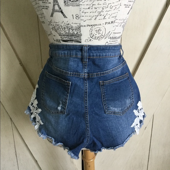 🌸Flower Appliqué Festival Shorts🌸 - Picture 5 of 8